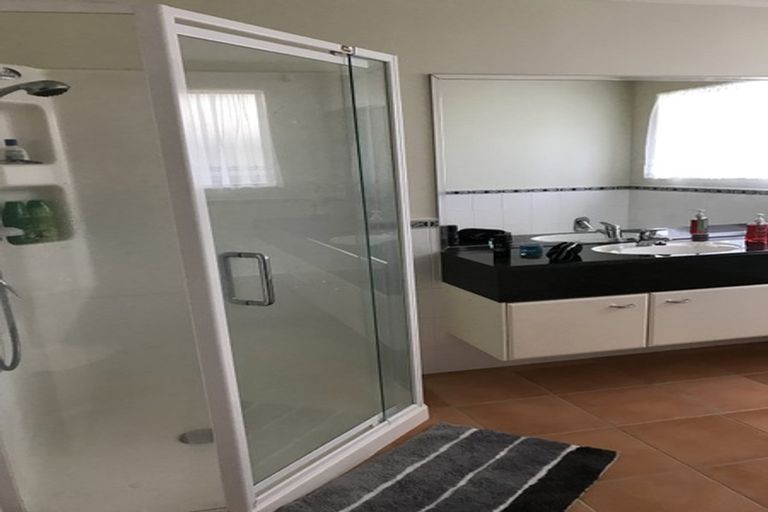 Photo of property in 4 Conacher Close, East Tamaki Heights, Auckland, 2016