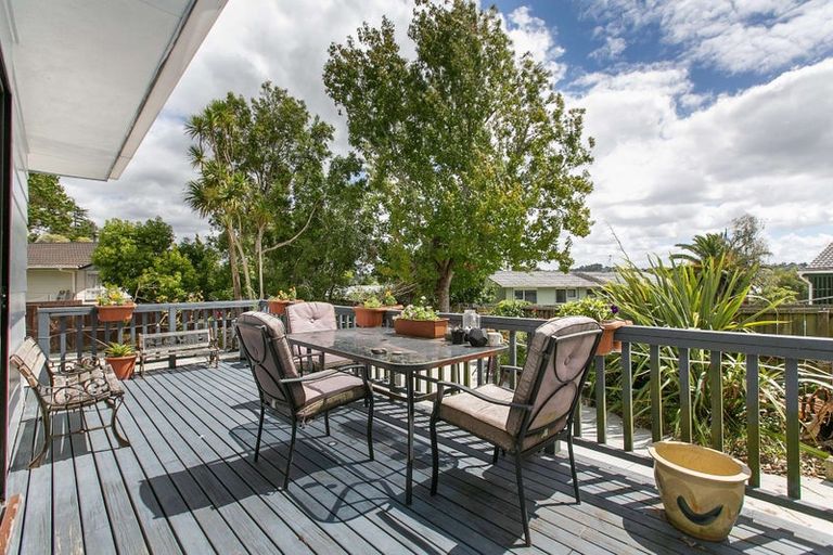 Photo of property in 55 Larissa Avenue, Henderson, Auckland, 0610