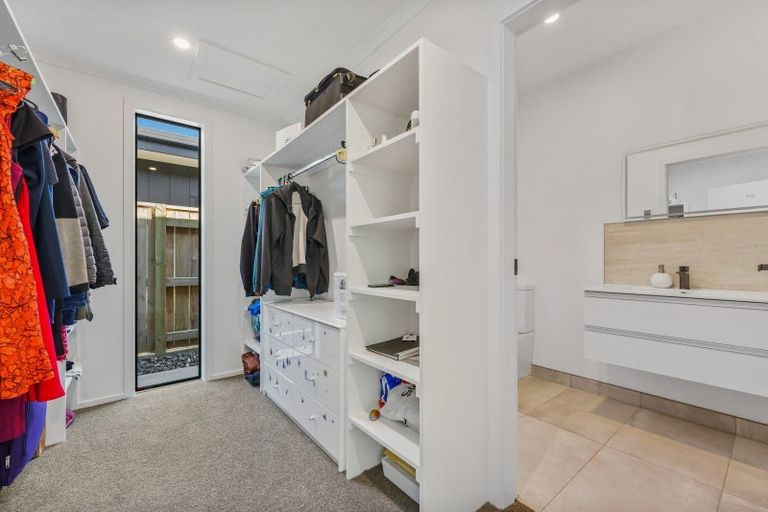 Photo of property in 67 Vaucluse Heights, Fitzherbert, Palmerston North, 4410