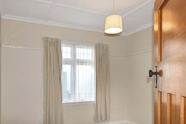 Photo of property in 22 Saint Albans Grove, Woburn, Lower Hutt, 5010