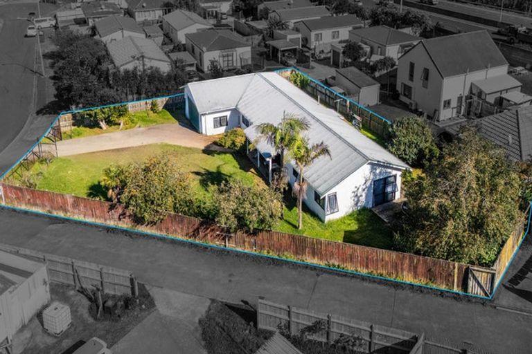 Photo of property in 17 Solveig Place, Randwick Park, Auckland, 2105