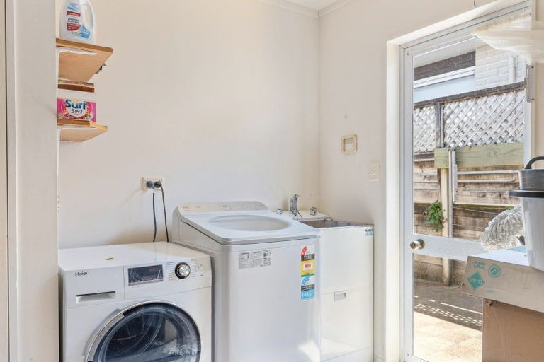 Photo of property in 2/3 Sandel Rise, Merrilands, New Plymouth, 4312