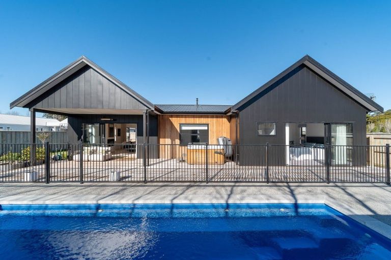 Photo of property in 42 Orchard Road, Greytown, 5712