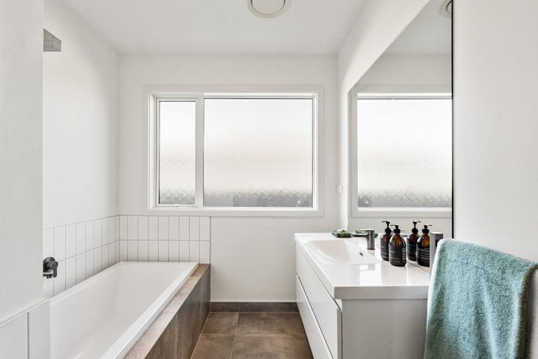 Photo of property in 12 Hikawera Drive, Frimley, Hastings, 4120