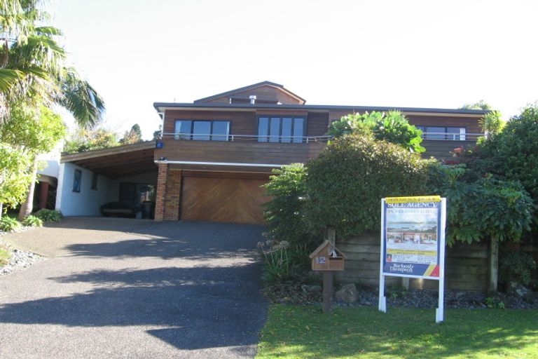 Photo of property in 12 Oakpark Place, West Harbour, Auckland, 0618