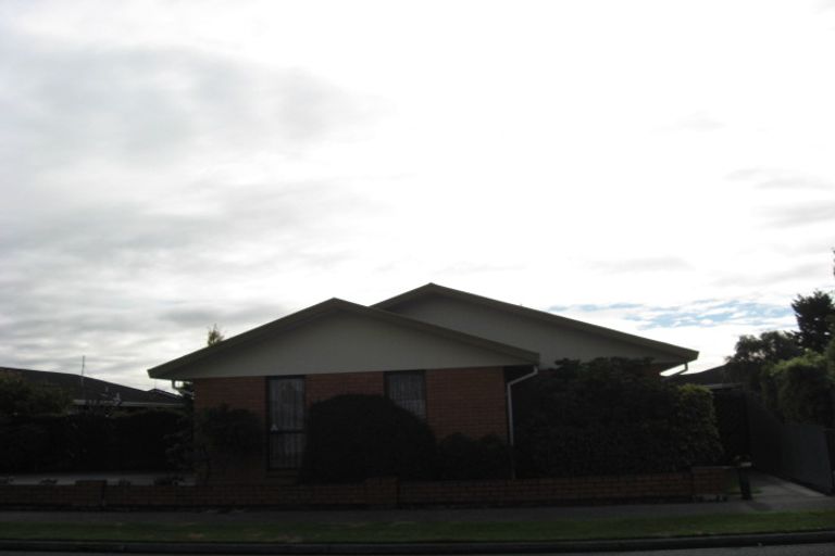 Photo of property in 152 Sawyers Arms Road, Northcote, Christchurch, 8052