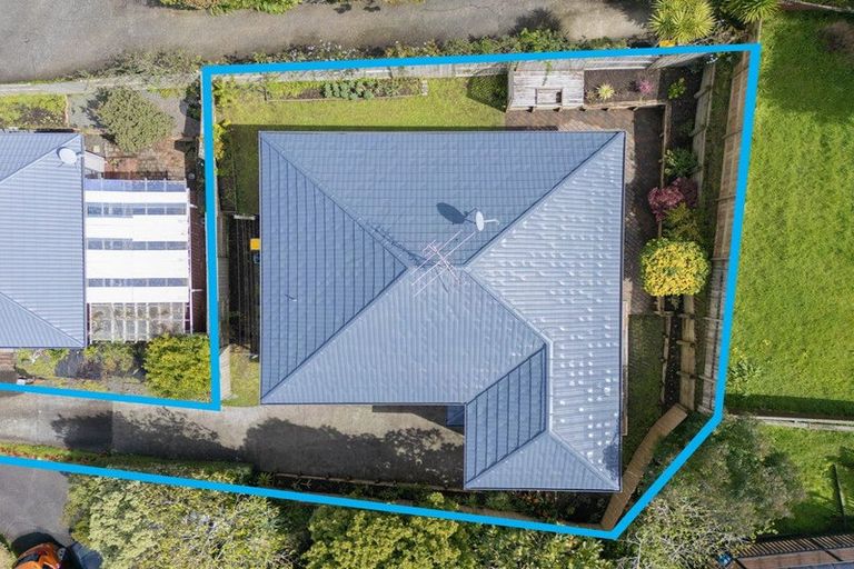 Photo of property in 2/9 Mossop Rise, Glenfield, Auckland, 0629