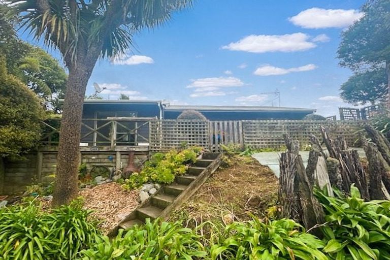 Photo of property in 10 Hau Whiti Place, Kimbolton, 4774