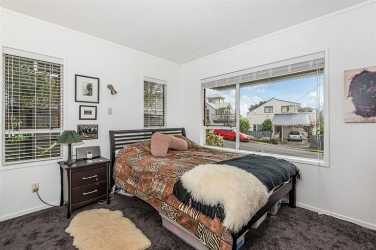 Photo of property in 2/22 North Avenue, Narrow Neck, Auckland, 0624