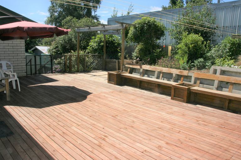 Photo of property in 8 Greenhithe Street, Waihola, Milton, 9073