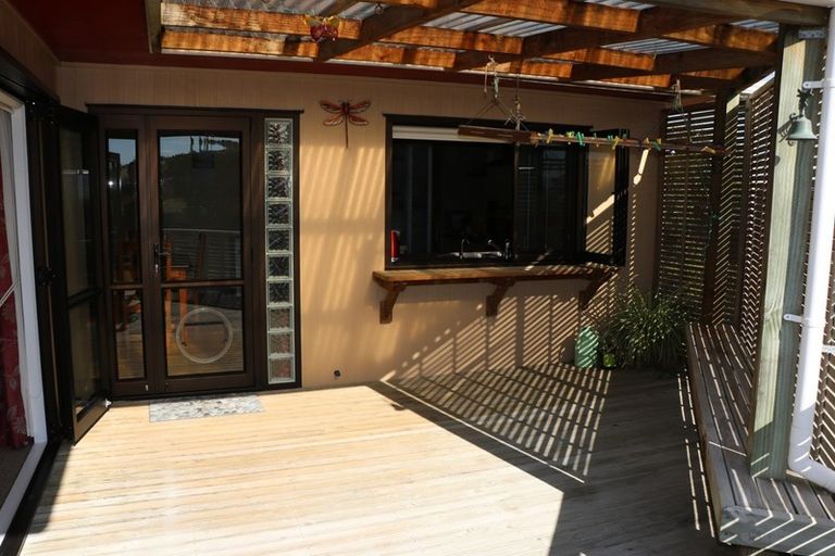 Photo of property in 14 Andresen Street, Foxton Beach, Foxton, 4815