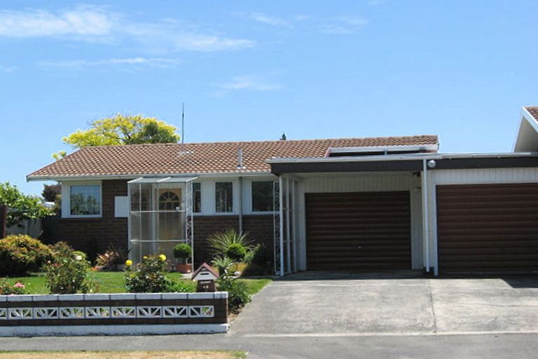 Photo of property in 2/41 Delaware Crescent, Russley, Christchurch, 8042