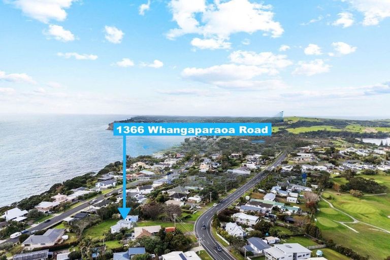 Photo of property in 1366 Whangaparaoa Road, Army Bay, Whangaparaoa, 0930