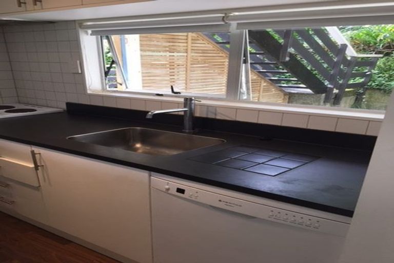 Photo of property in 2/49 Maungaraki Road, Korokoro, Lower Hutt, 5012