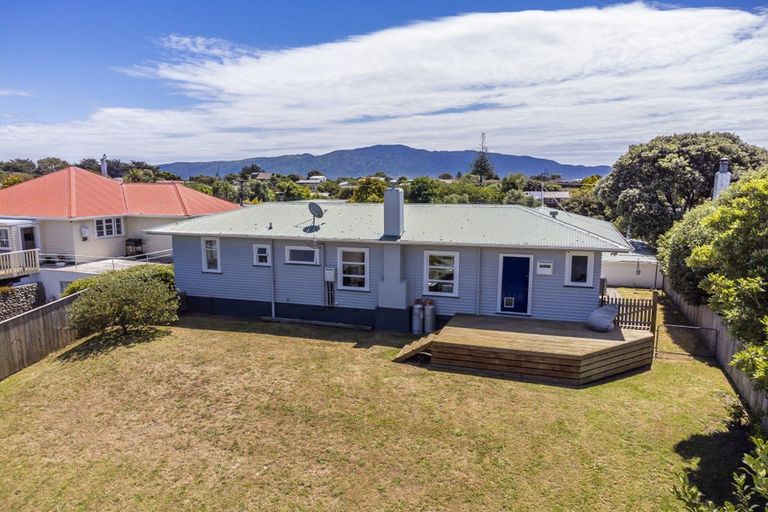 Photo of property in 16 Francis Road, Paraparaumu Beach, Paraparaumu, 5032