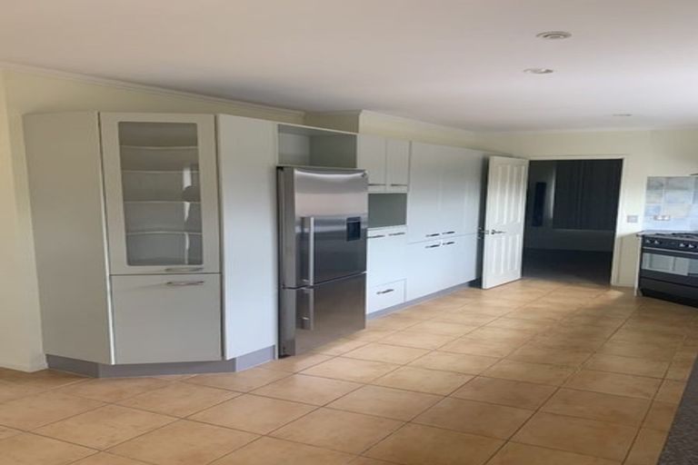 Photo of property in 1 Kittiwake Drive, Schnapper Rock, Auckland, 0632