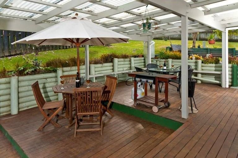 Photo of property in 19 Topliss Drive, Northcross, Auckland, 0632