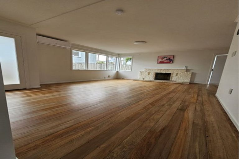 Photo of property in 1/42 Lyttelton Avenue, Forrest Hill, Auckland, 0620