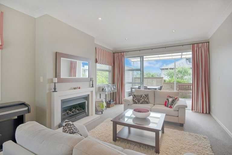 Photo of property in 4a Hyde Road, Rothesay Bay, Auckland, 0630
