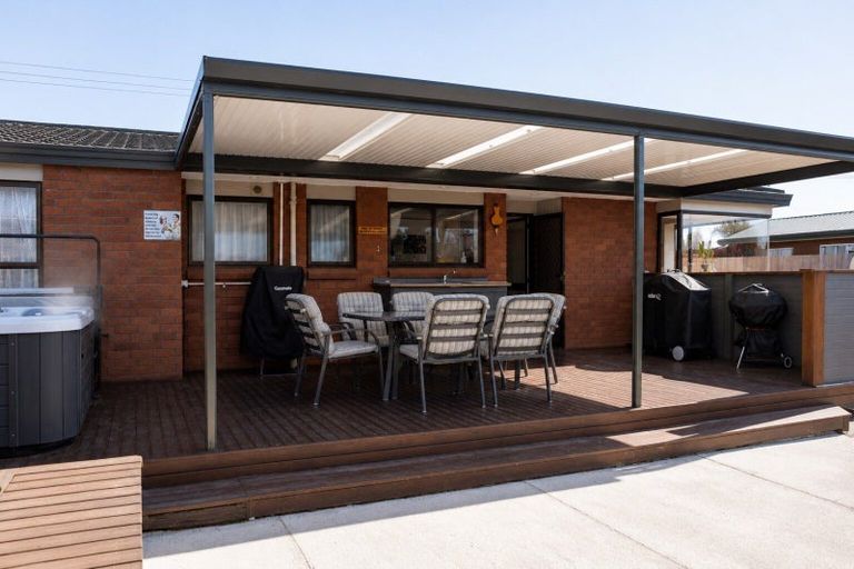 Photo of property in 77 Avondale Road, Taradale, Napier, 4112