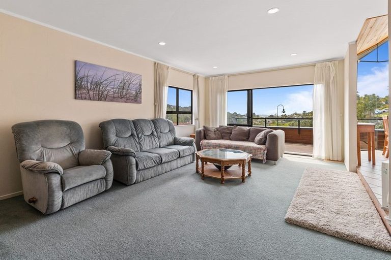 Photo of property in 41 Kate Sheppard Avenue, Torbay, Auckland, 0630