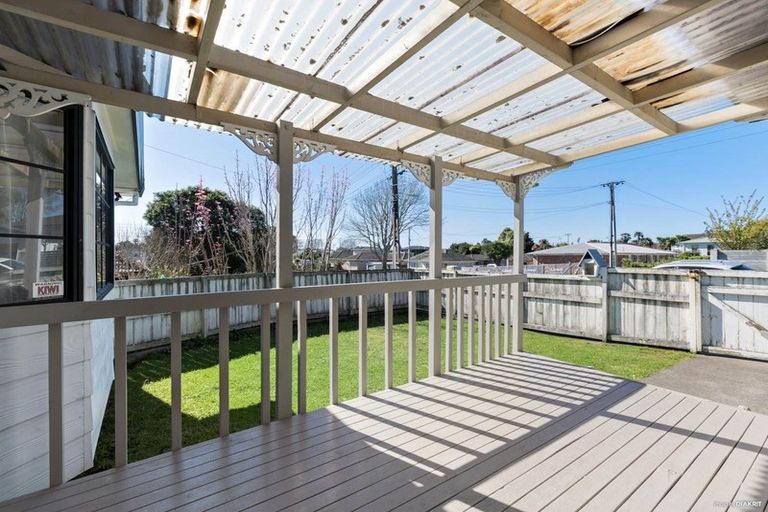 Photo of property in 2/8 View Road, Papakura, 2110