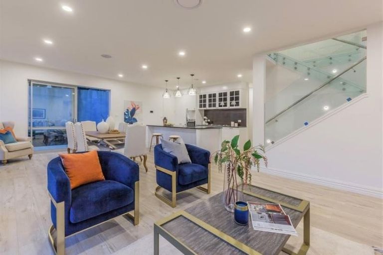 Photo of property in 10 Ian Gordon Lane, Orewa, 0931