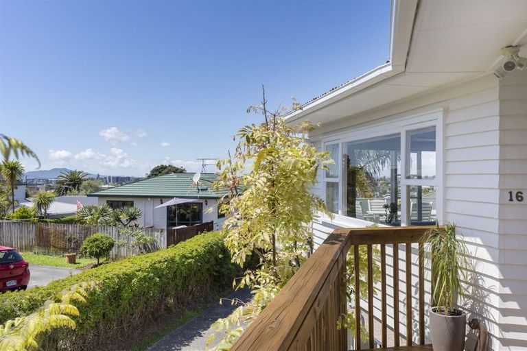 Photo of property in 16 Edgeworth Road, Glenfield, Auckland, 0629