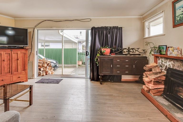 Photo of property in 89 Cameron Crescent, Masterton, 5810