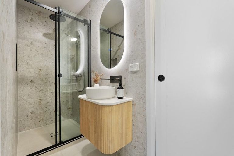 Photo of property in 69b Chivalry Road, Glenfield, Auckland, 0629