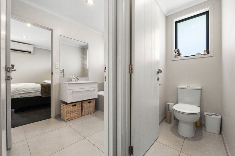 Photo of property in 10 Butterworth Crescent, Papamoa Beach, Papamoa, 3118