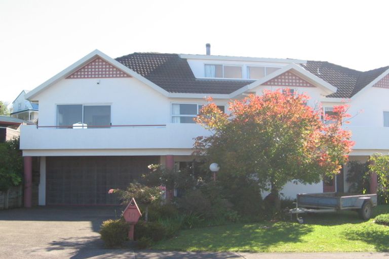 Photo of property in 10 Oakpark Place, West Harbour, Auckland, 0618