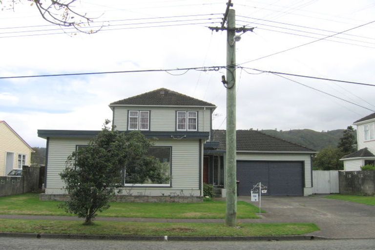 Photo of property in 28 Compton Crescent, Taita, Lower Hutt, 5011