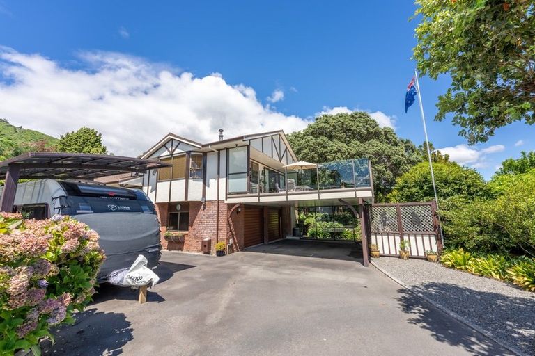 Photo of property in 24 Kereru Street, Waikanae, 5036