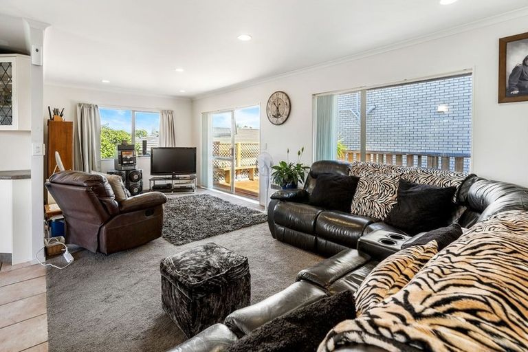 Photo of property in 11 Nakhle Place, Manurewa, Auckland, 2105