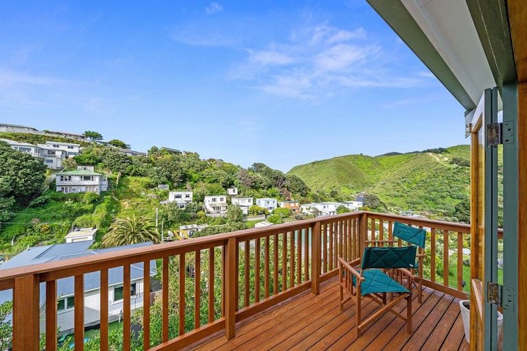 Photo of property in 1 Frobisher Street, Island Bay, Wellington, 6023