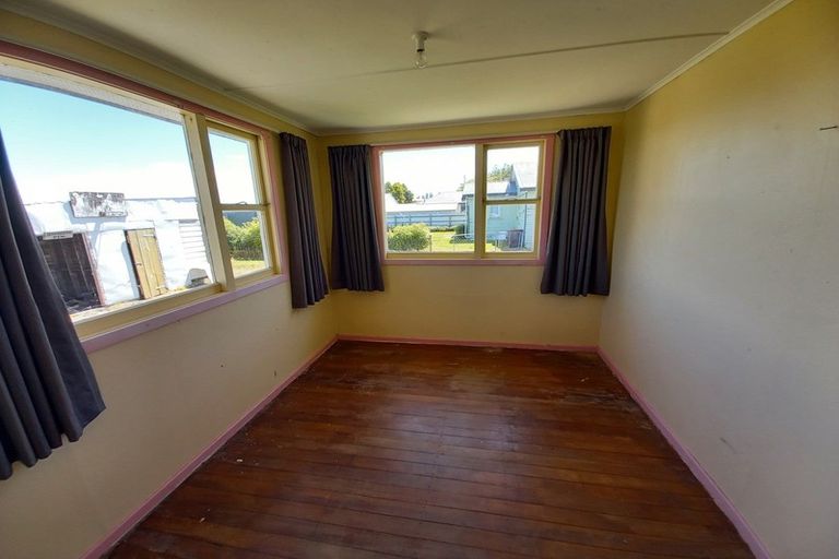 Photo of property in 25 Main Road, Tuatapere, 9620