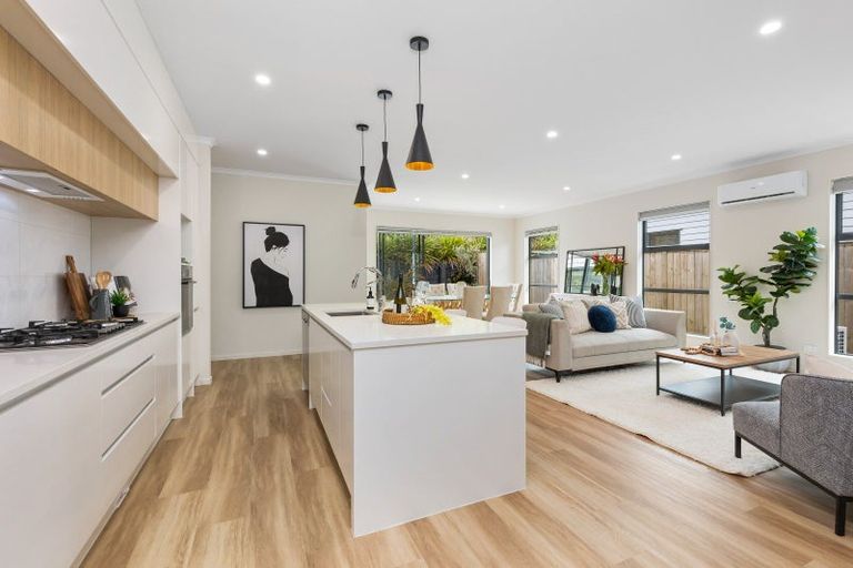 Photo of property in 3 Vintry Drive, Kumeu, 0810