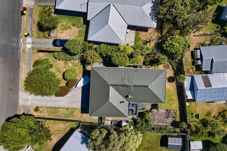 Photo of property in 8 Ross Grove, Paraparaumu, 5032