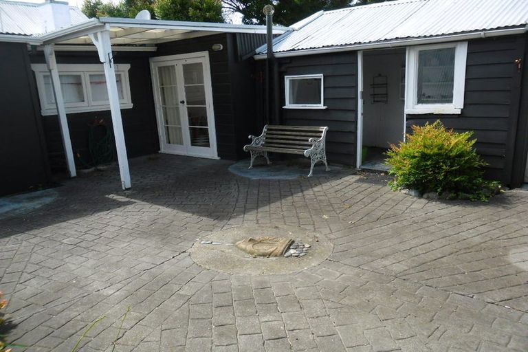 Photo of property in 2 Chaucer Road, Hospital Hill, Napier, 4110