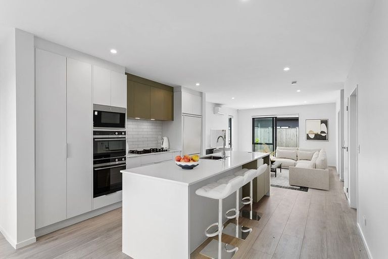 Photo of property in 31 Parkmore Drive, Rosehill, Papakura, 2113