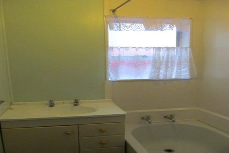 Photo of property in 1 Yates Street, Otaki Beach, Otaki, 5512