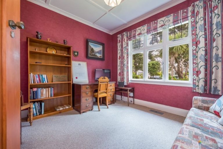 Photo of property in 32 Hinau Street, Woburn, Lower Hutt, 5010