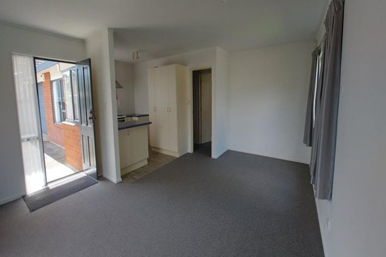 Photo of property in 1/10 Netherlands Avenue, Kelston, Auckland, 0602