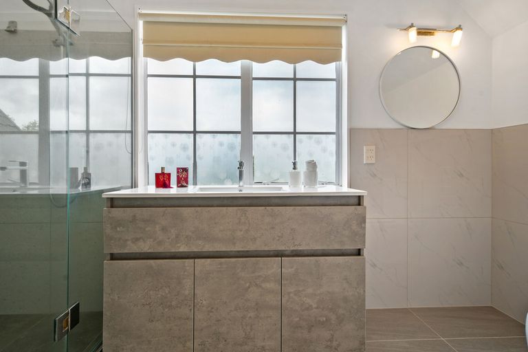 Photo of property in 10/199 Birdwood Road, Massey, Auckland, 0614