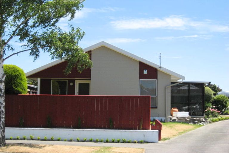 Photo of property in 2/39 Delaware Crescent, Russley, Christchurch, 8042