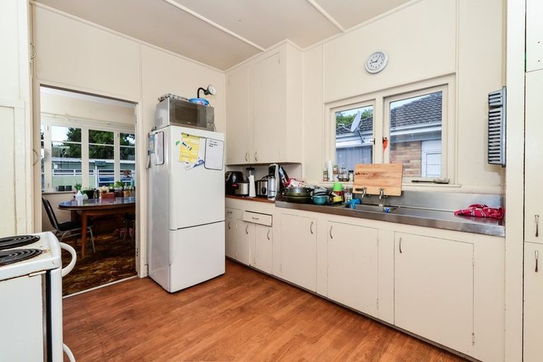 Photo of property in 196 Hillcrest Road, Hillcrest, Hamilton, 3216