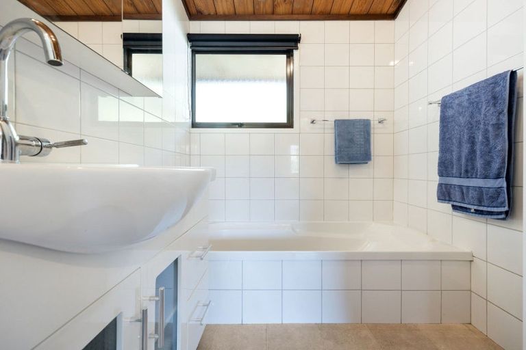 Photo of property in 15 Esmae Place, Dinsdale, Hamilton, 3204