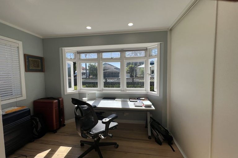 Photo of property in 11 Ocean View Road, Milford, Auckland, 0620