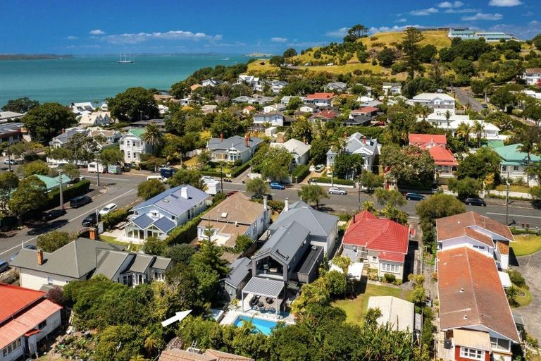 Photo of property in 11 Cheltenham Road, Devonport, Auckland, 0624